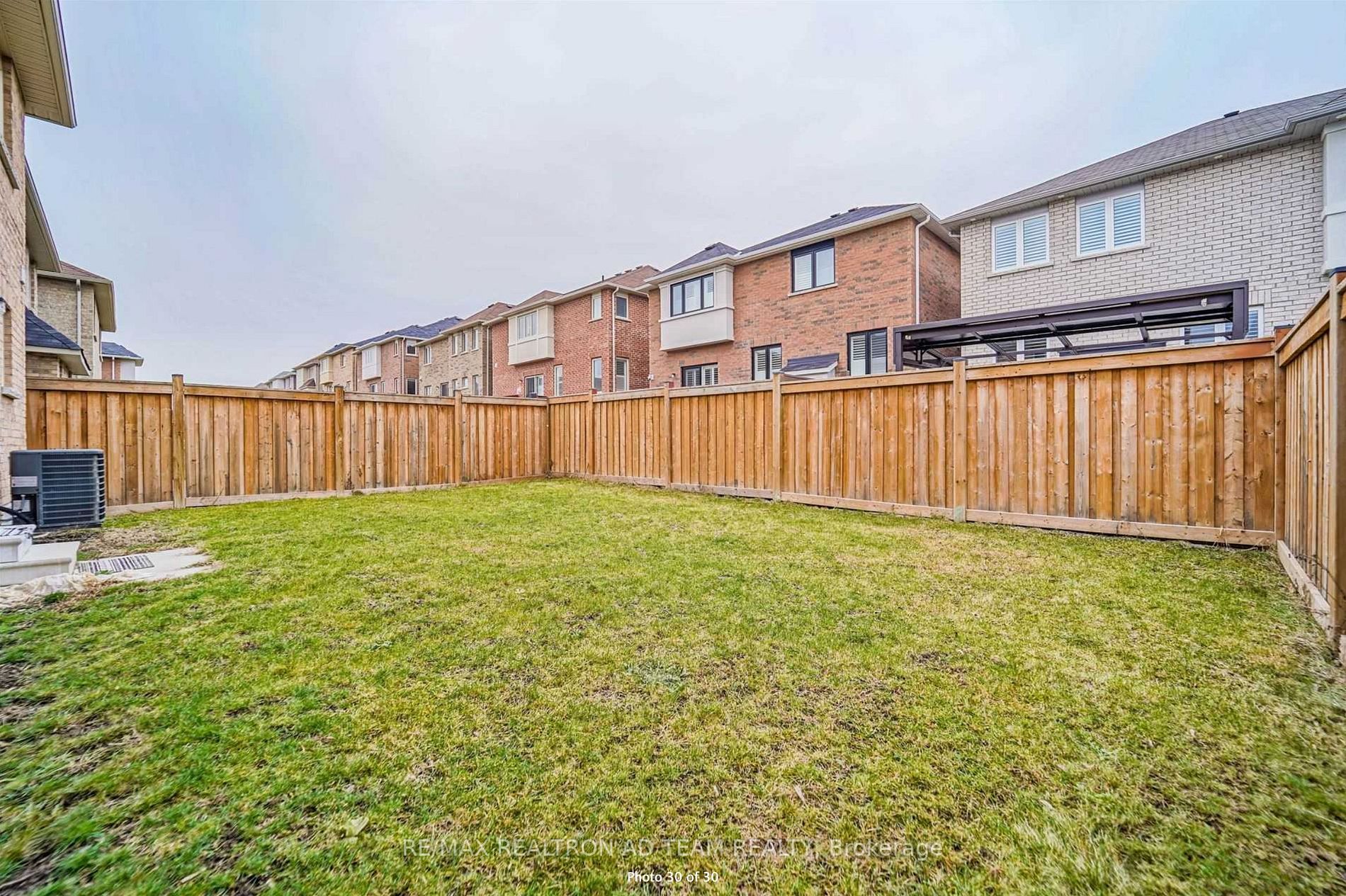 7 Raithby Crescent