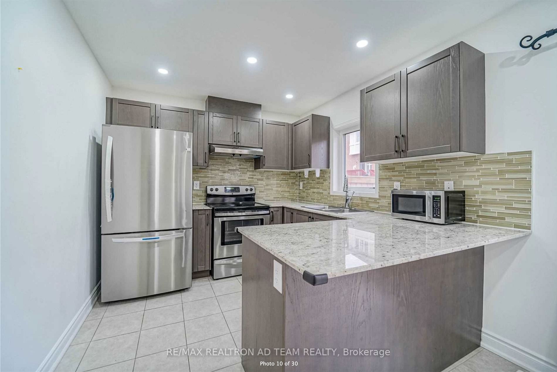 7 Raithby Crescent