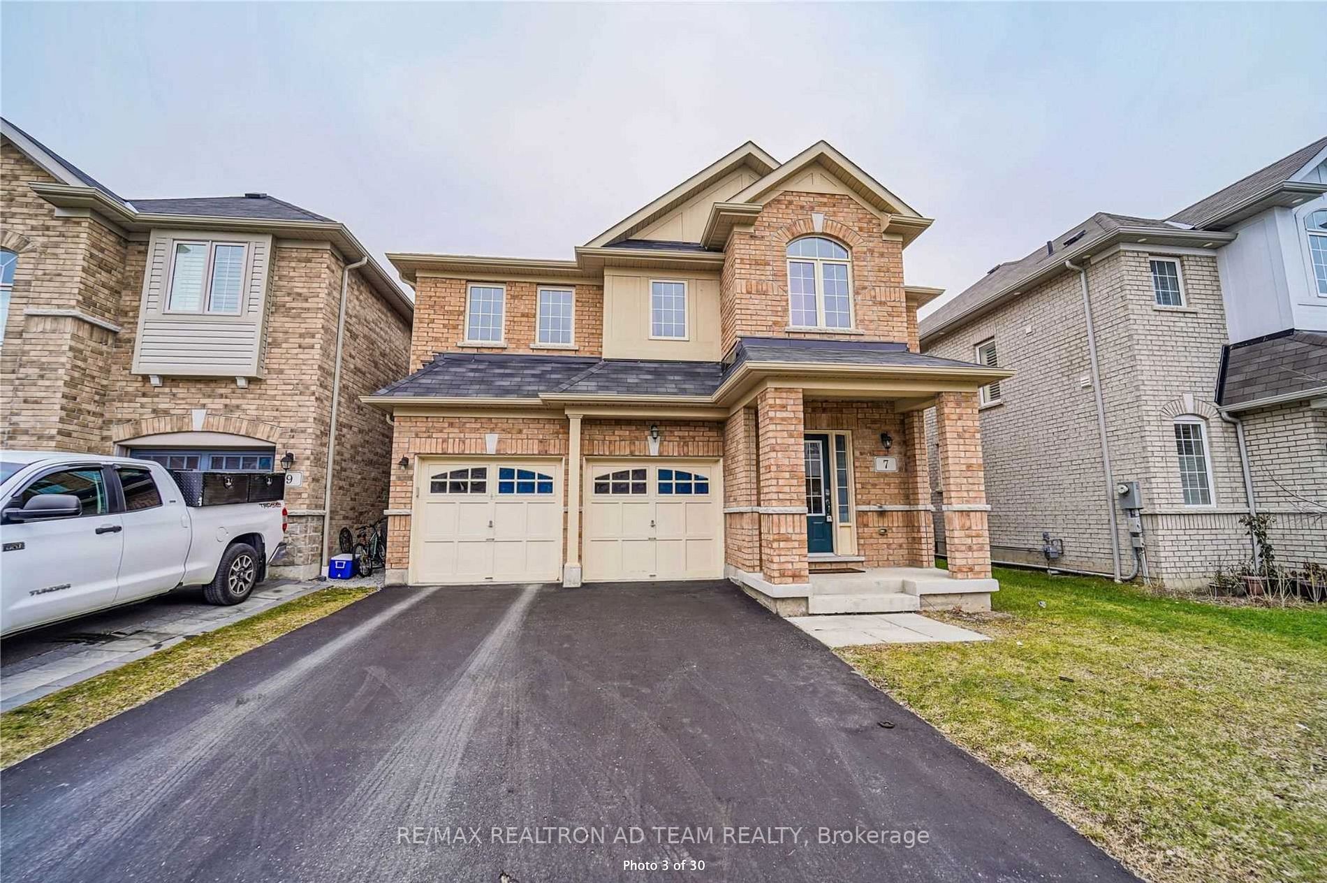 7 Raithby Cres