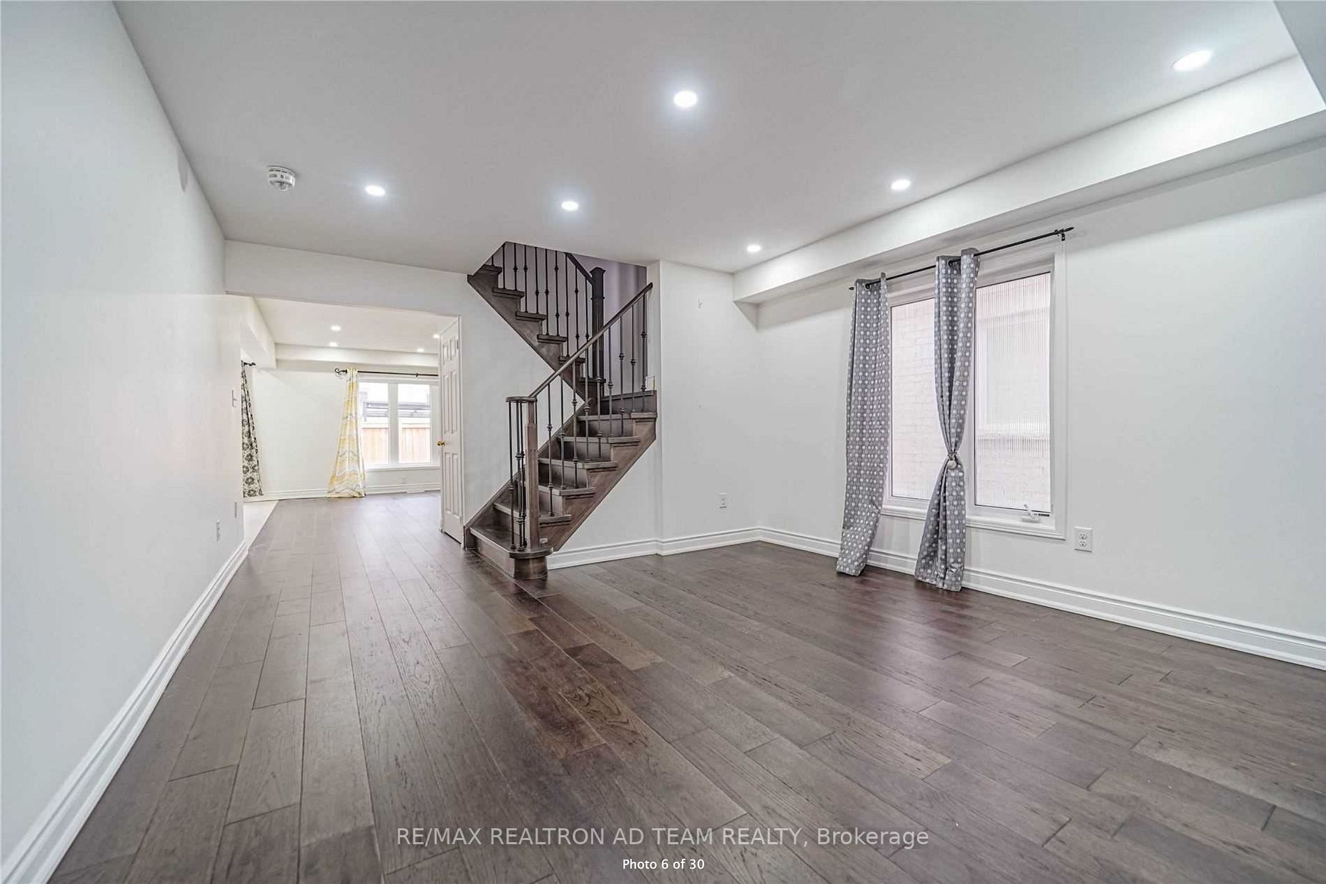 7 Raithby Crescent