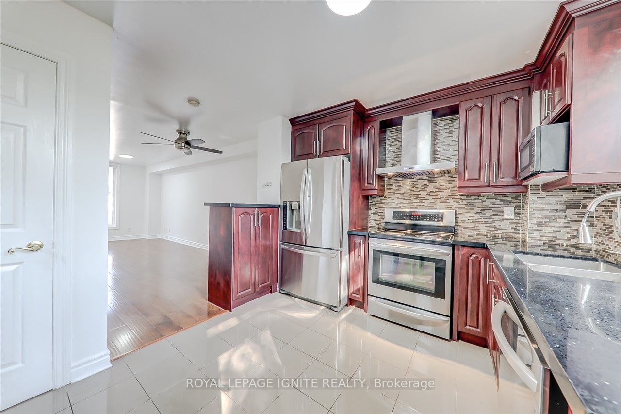 8 Fairwood Cres, #123