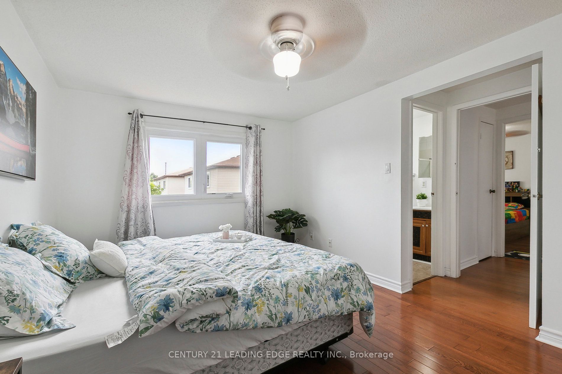 18 Charlton Cres