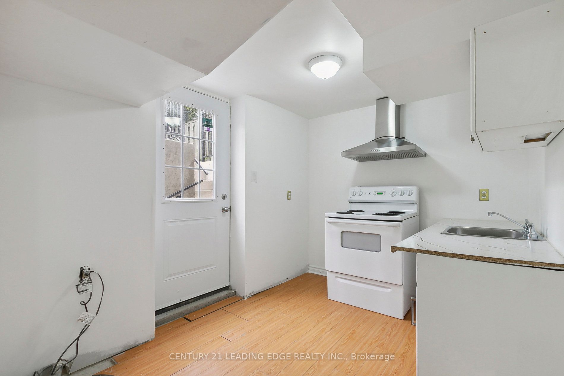 18 Charlton Cres
