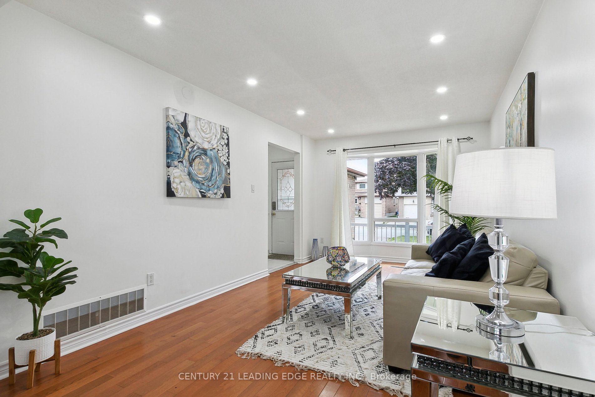 18 Charlton Cres