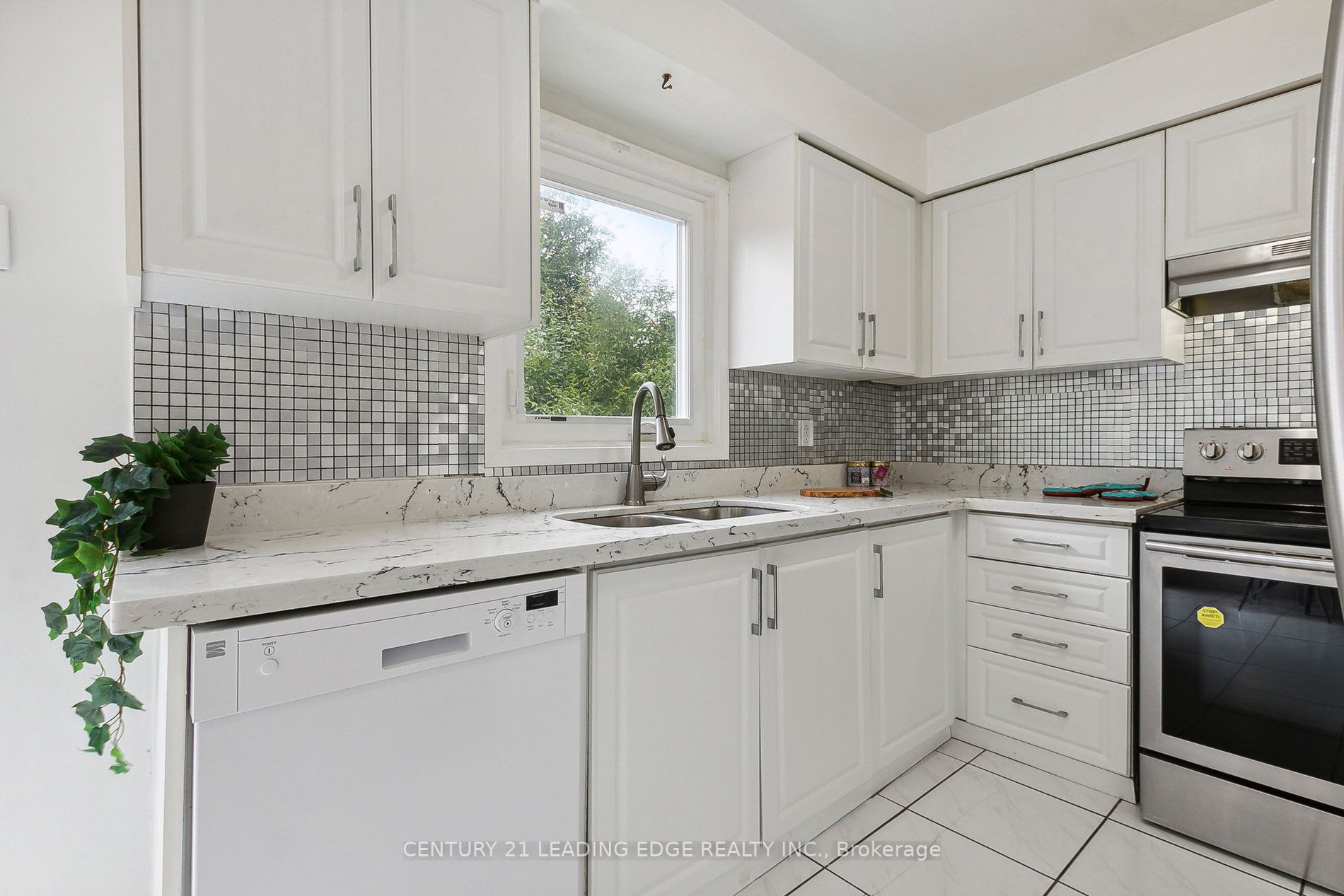18 Charlton Cres