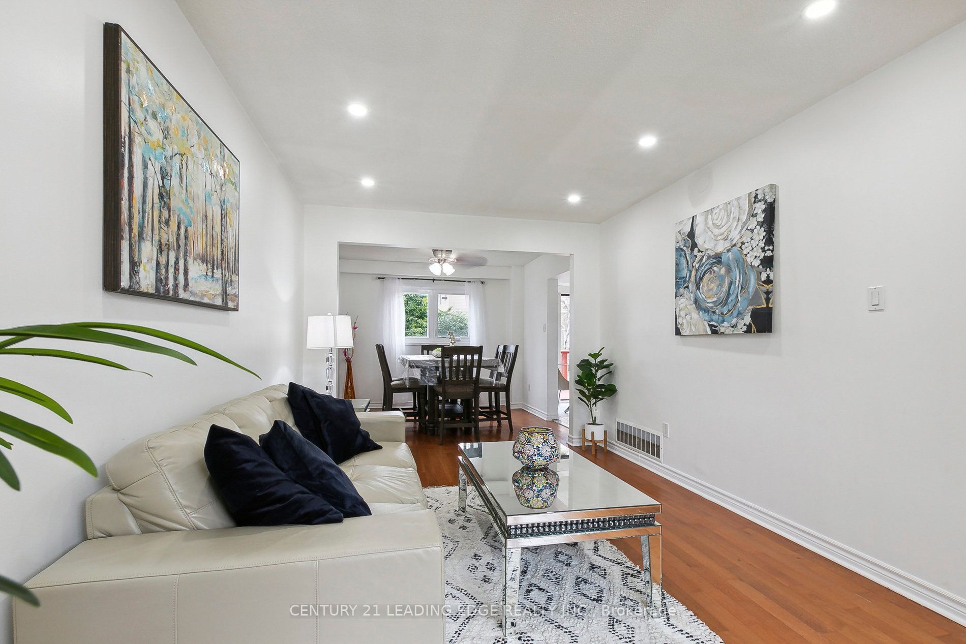 18 Charlton Cres