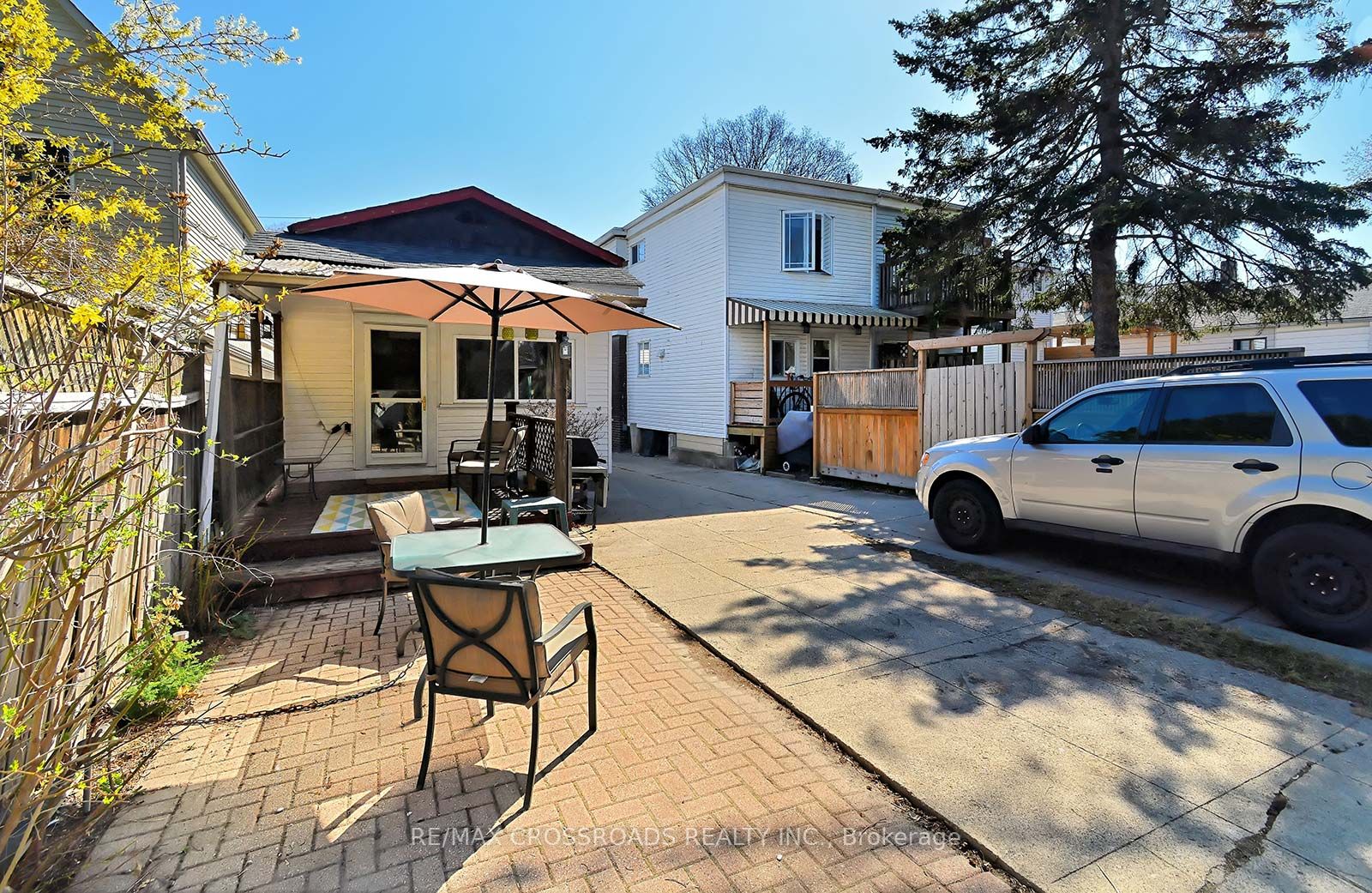 160 King Edward Ave