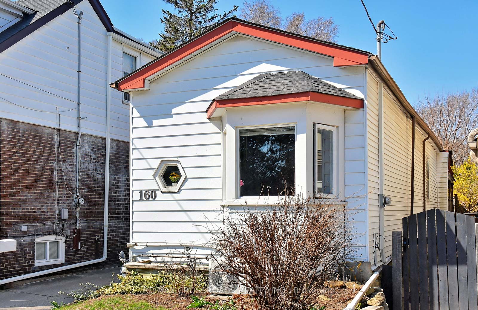 160 King Edward Ave
