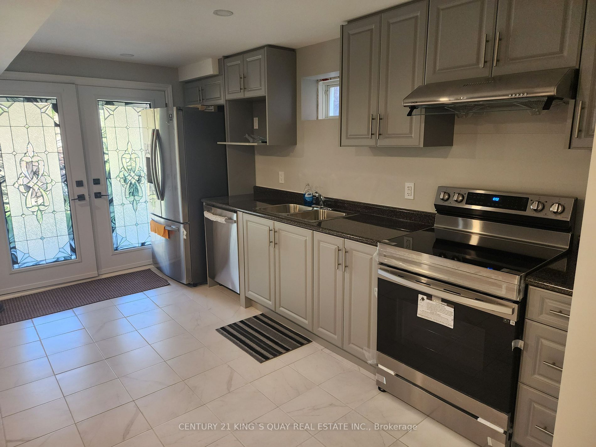 27 Watersplace Ave