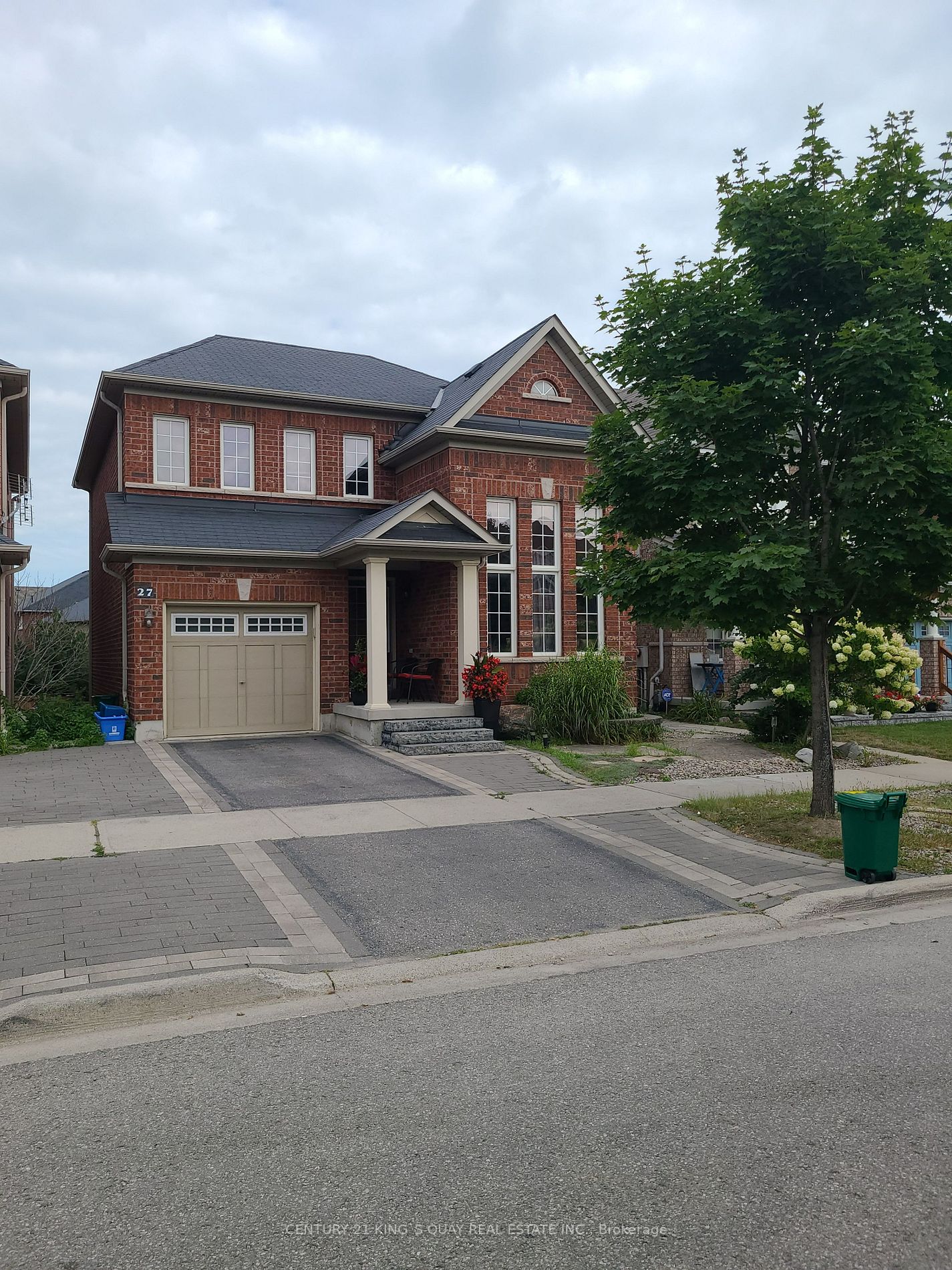 27 Watersplace Ave