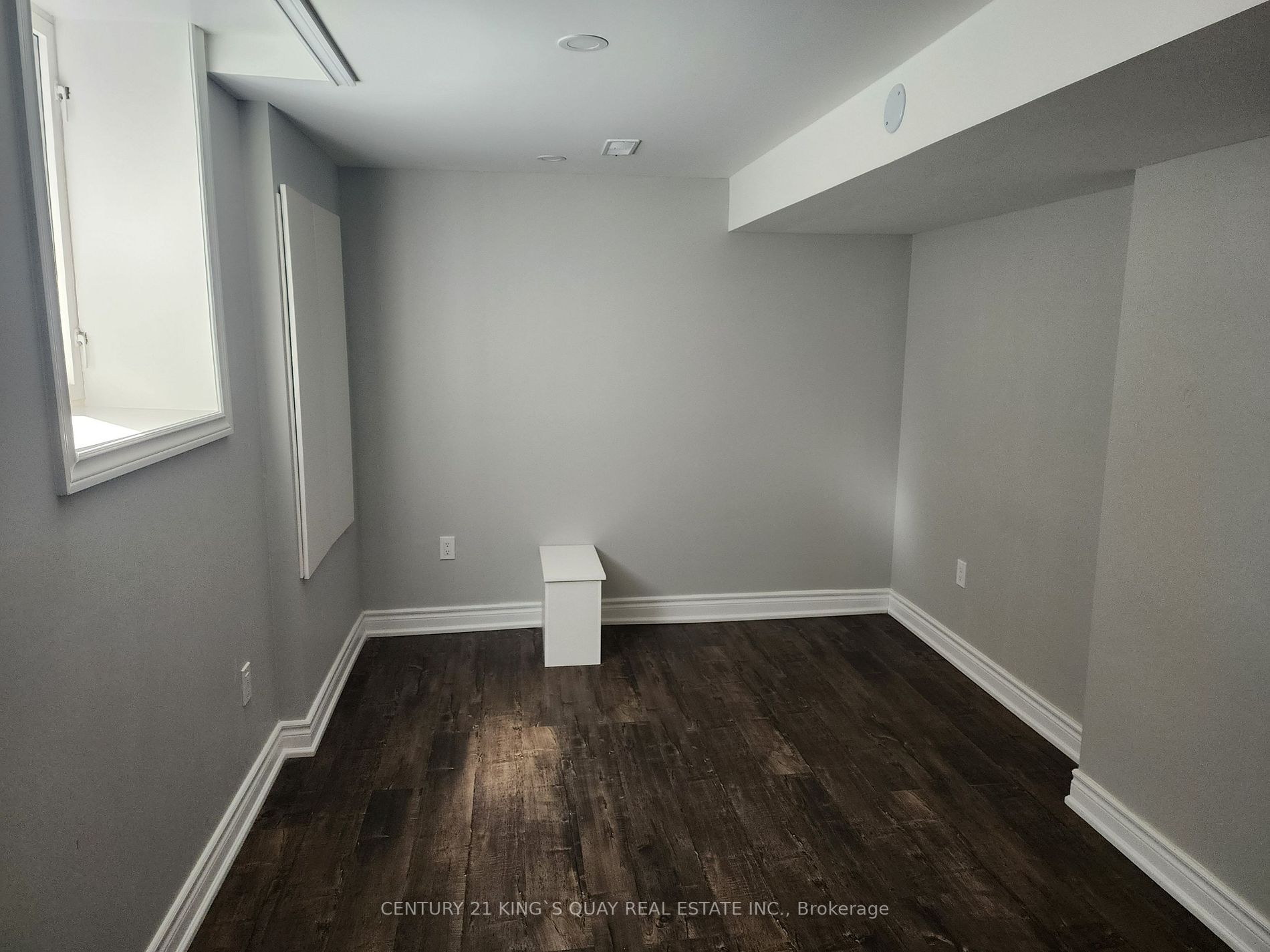 27 Watersplace Ave