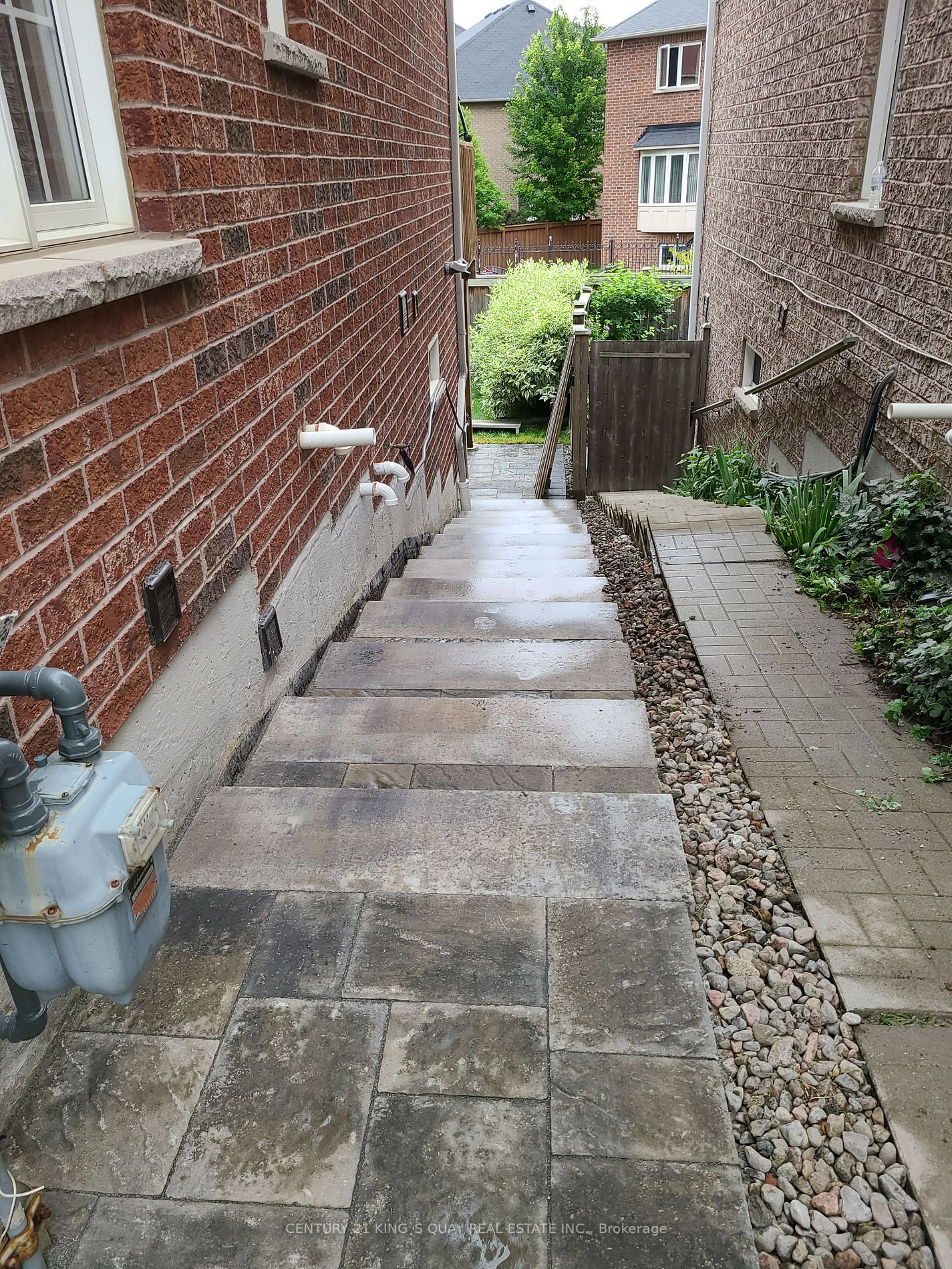 27 Watersplace Ave
