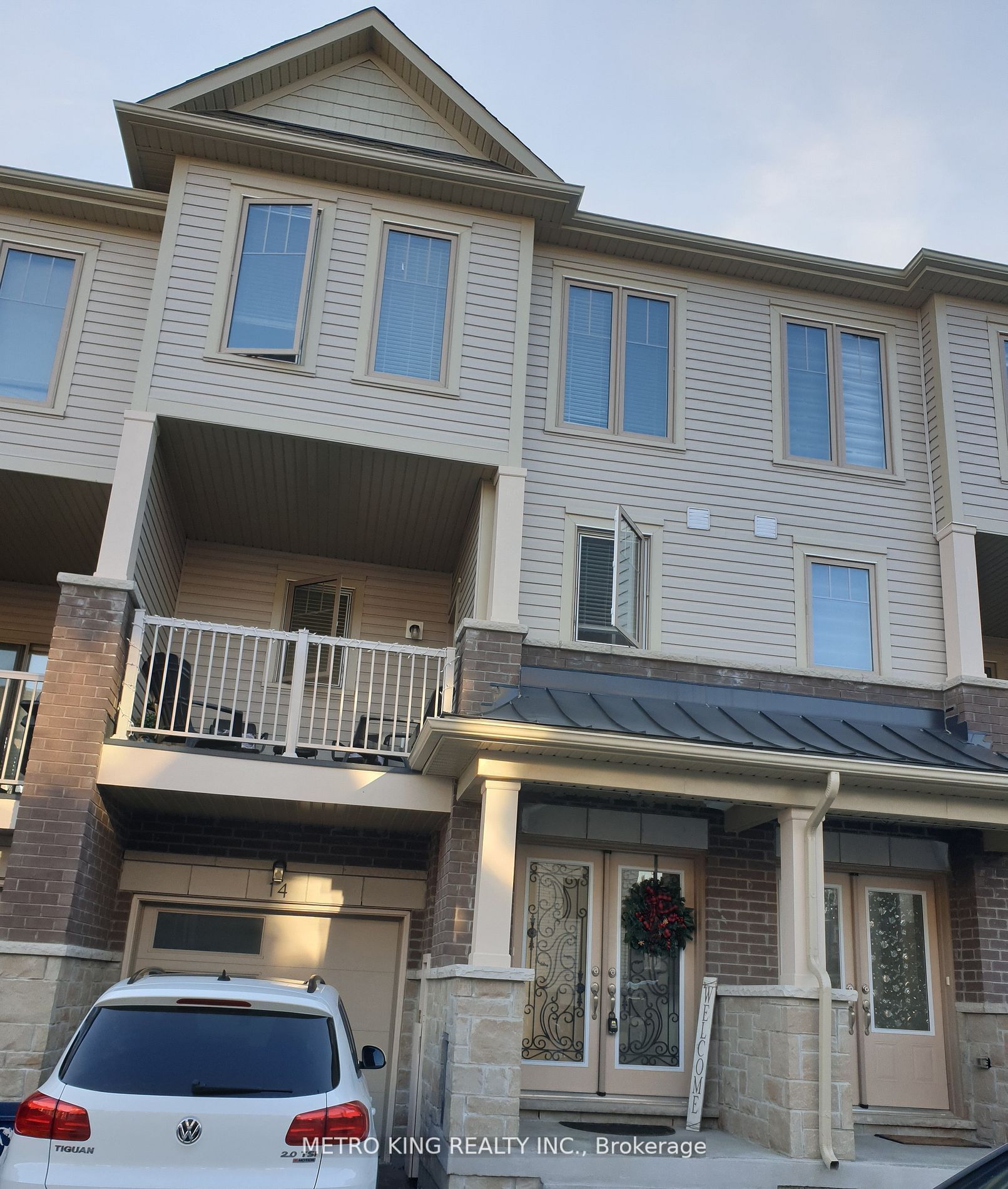 14 Ambereen Pl