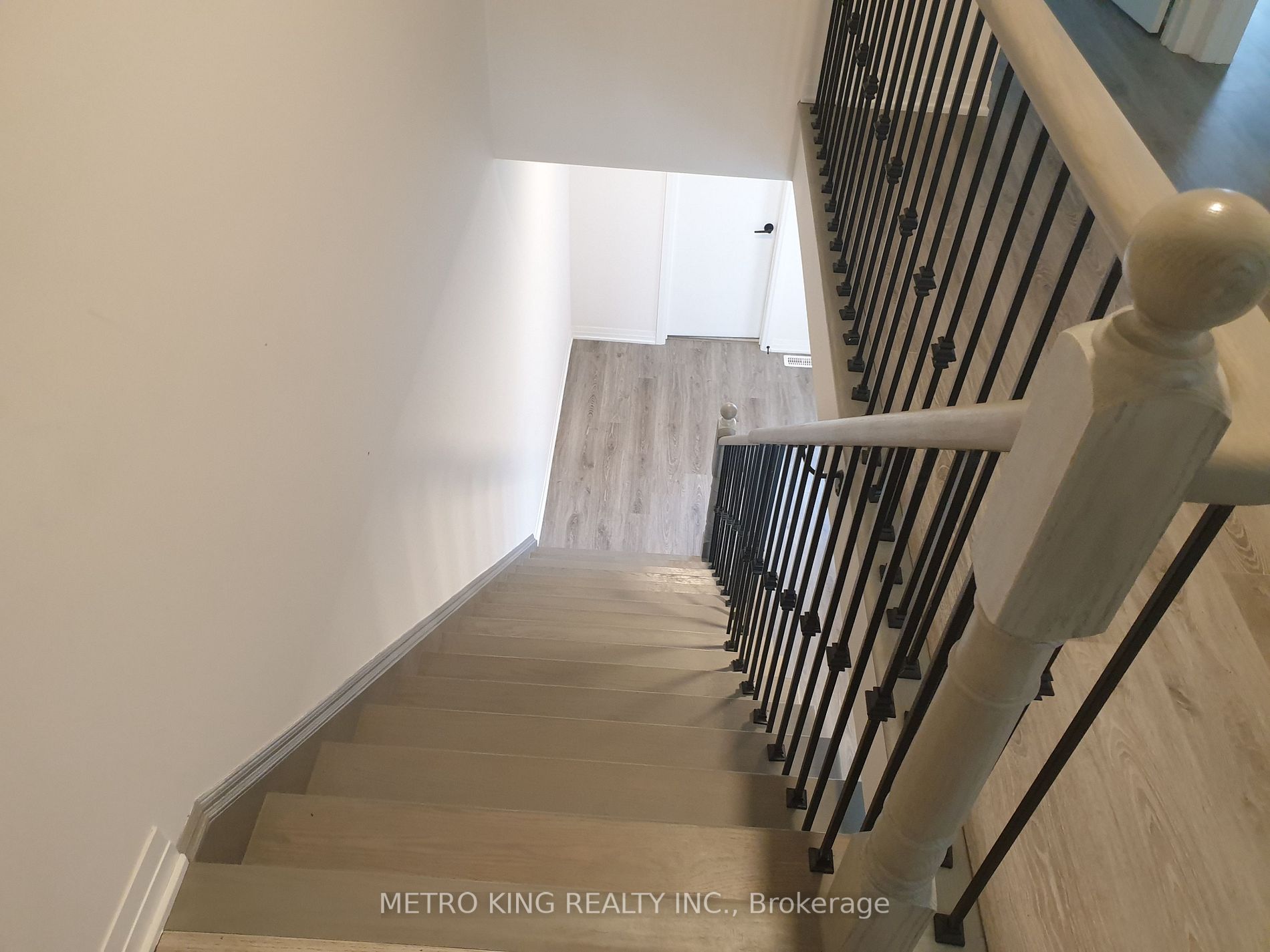 14 Ambereen Pl