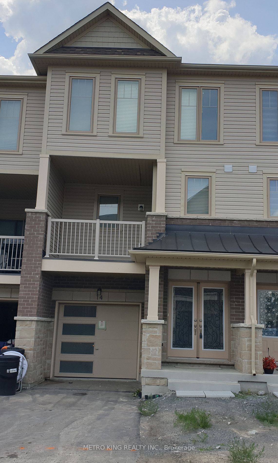 14 Ambereen Pl