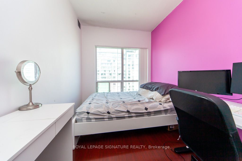 18 Lee Centre Dr, #Ph208