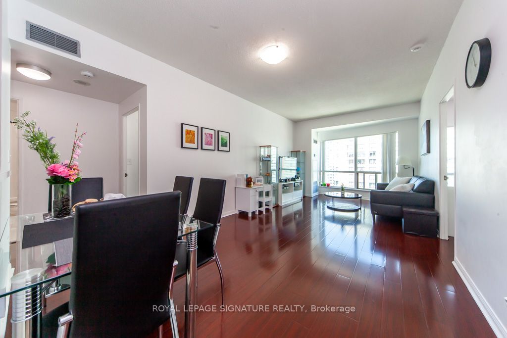 18 Lee Centre Dr, #Ph208