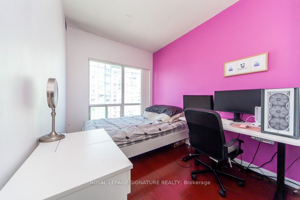 18 Lee Centre Dr, #Ph208