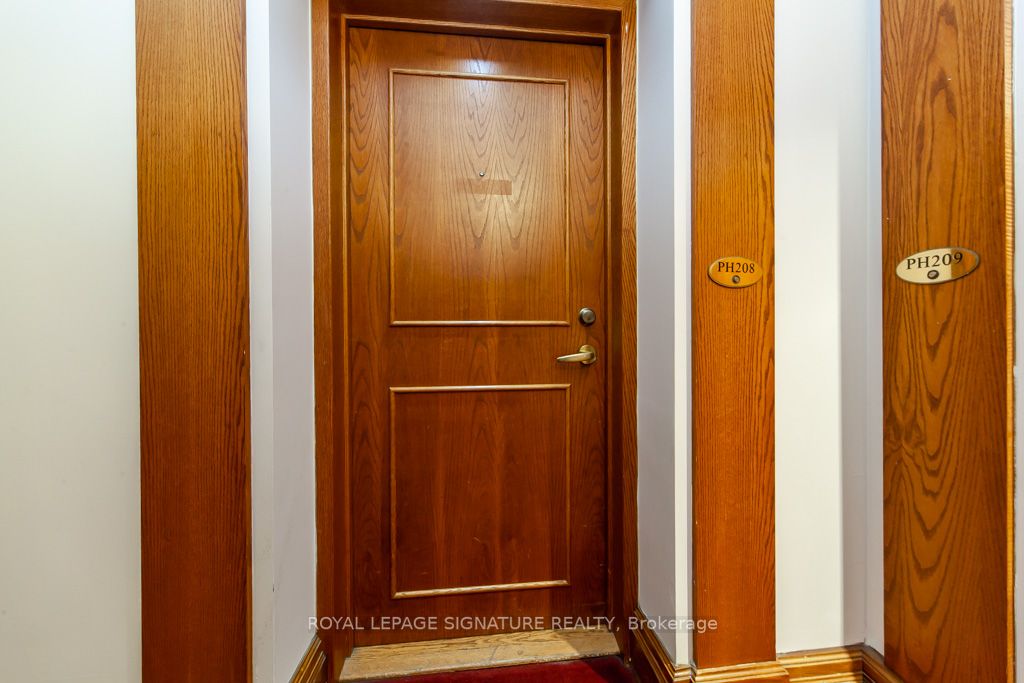 18 Lee Centre Dr, #Ph208
