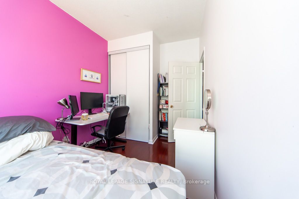 18 Lee Centre Dr, #Ph208