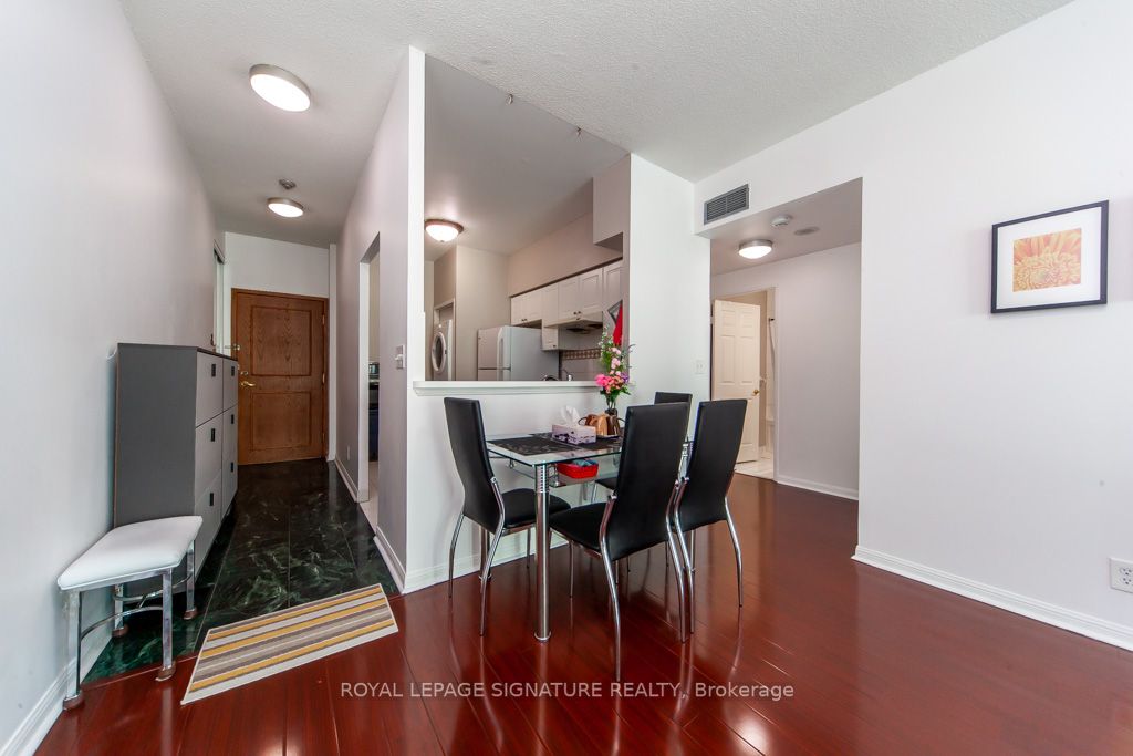 18 Lee Centre Dr, #Ph208