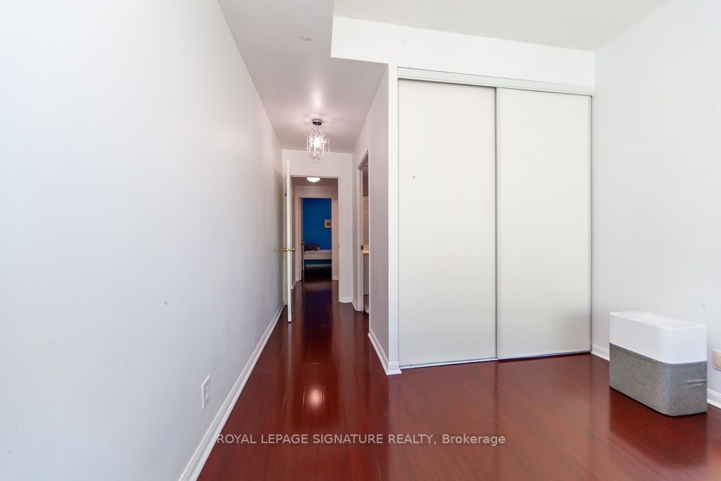 18 Lee Centre Dr, #Ph208