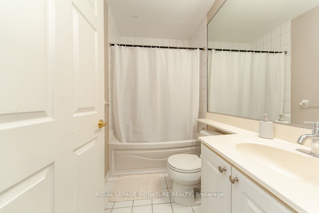 18 Lee Centre Dr, #Ph208