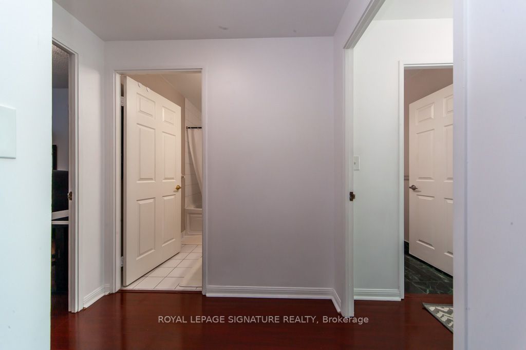 18 Lee Centre Dr, #Ph208