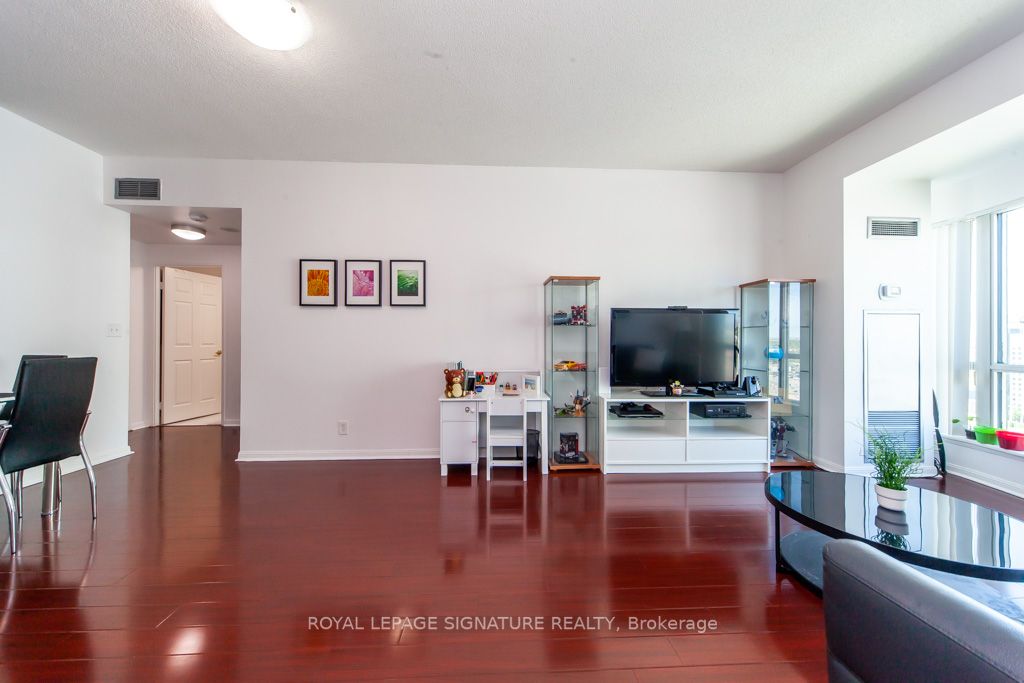 18 Lee Centre Dr, #Ph208