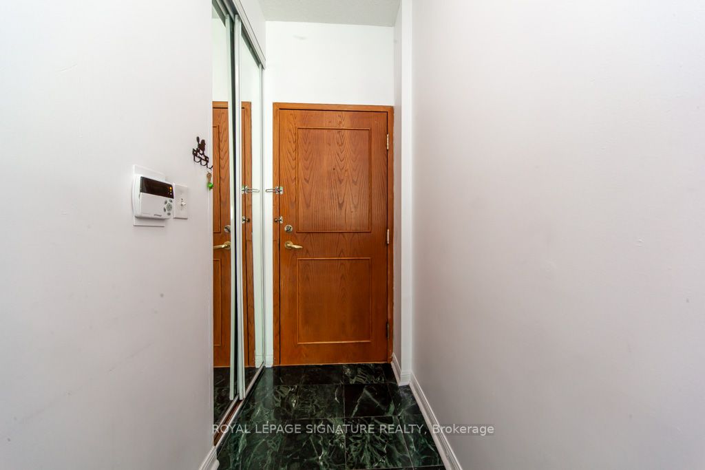 18 Lee Centre Dr, #Ph208