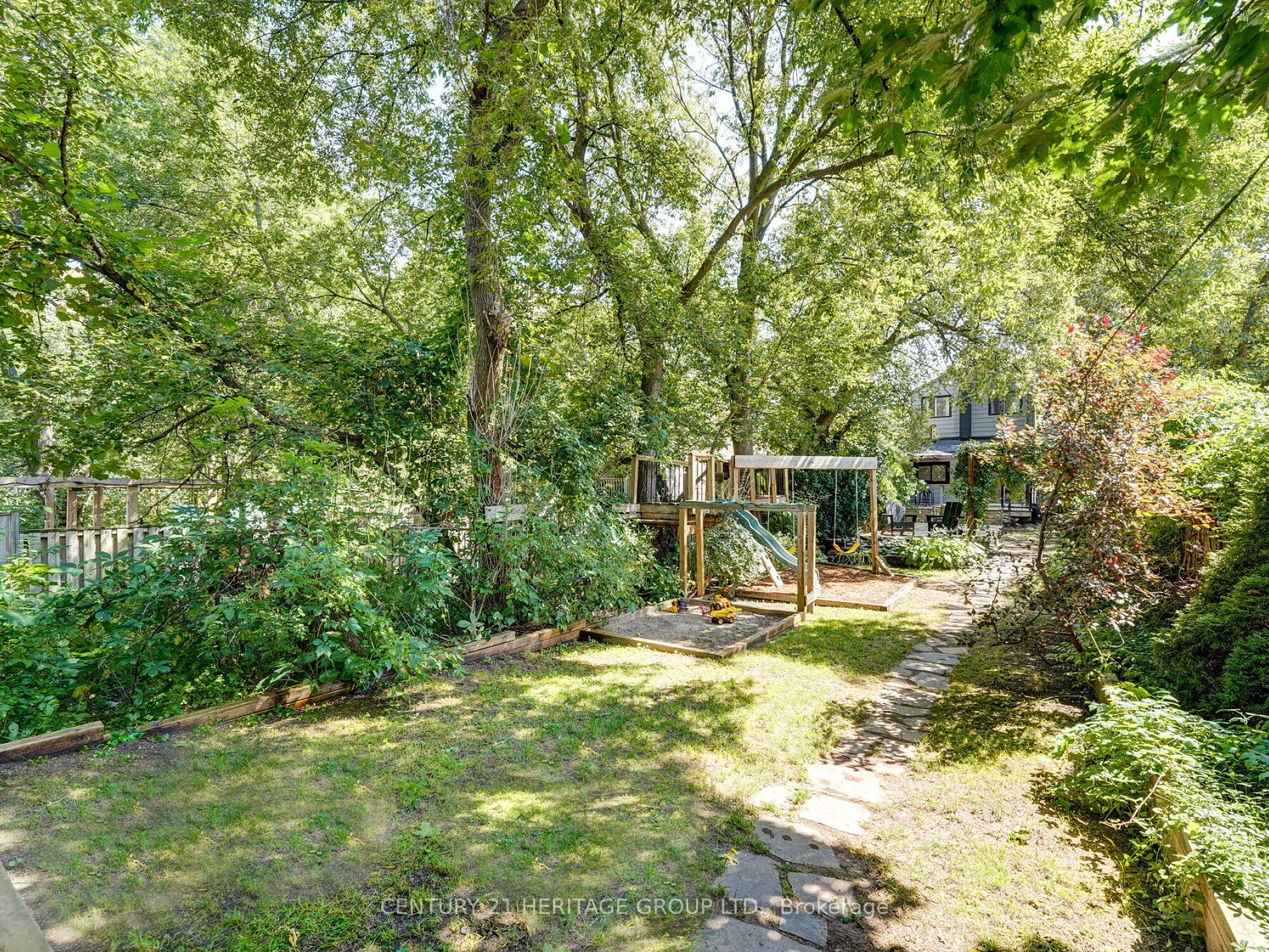 378 Lumsden Ave