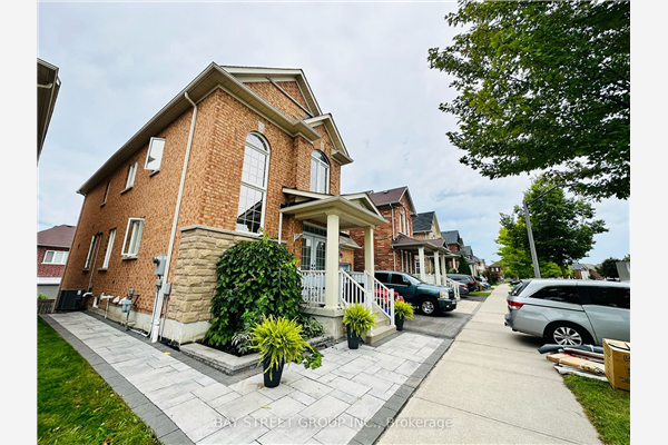 163 Williamson Dr E, Ajax