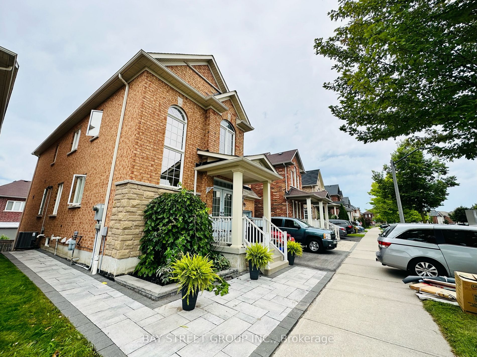 163 Williamson Dr E, #Lower