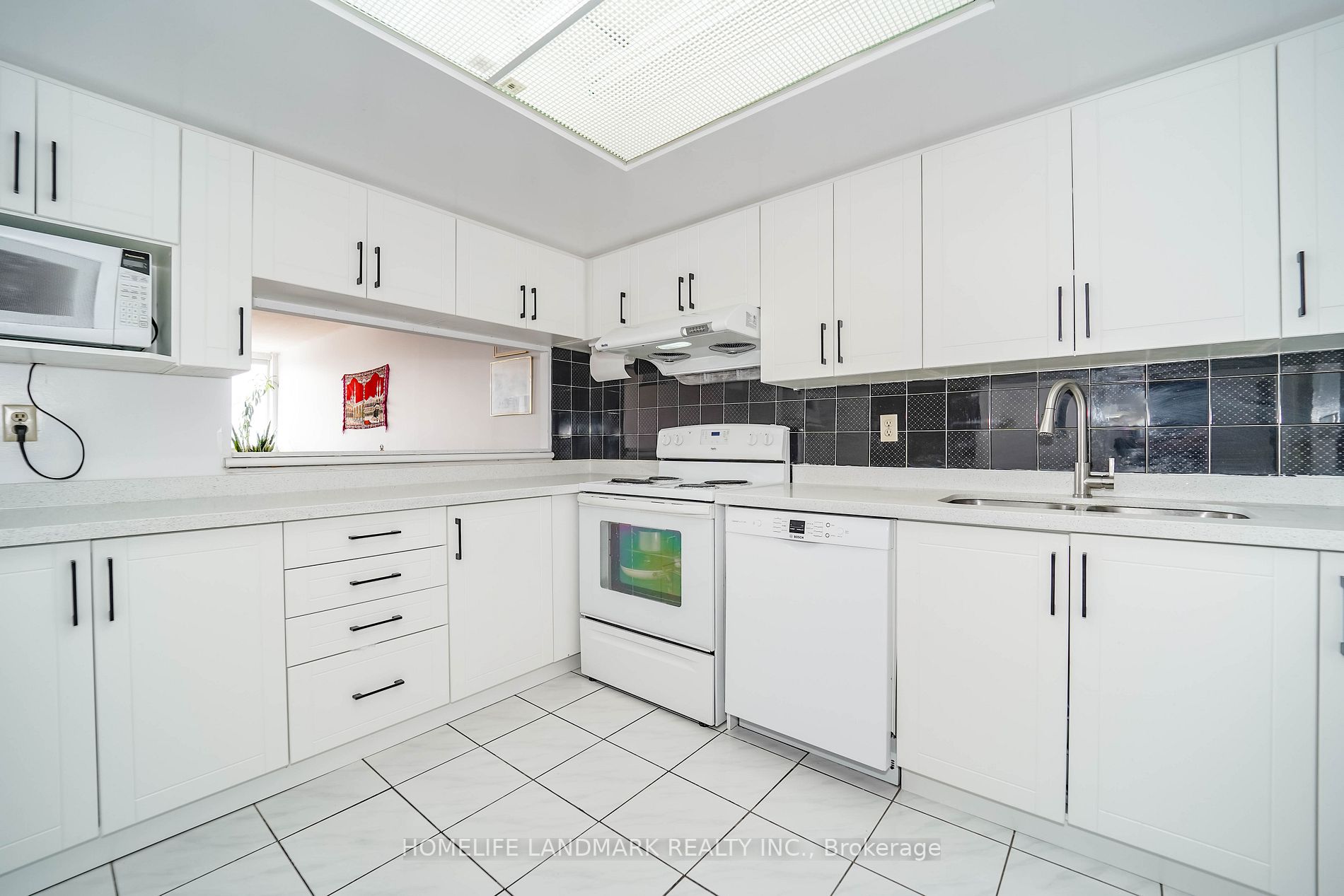 2466 Eglinton Avenue E, #718