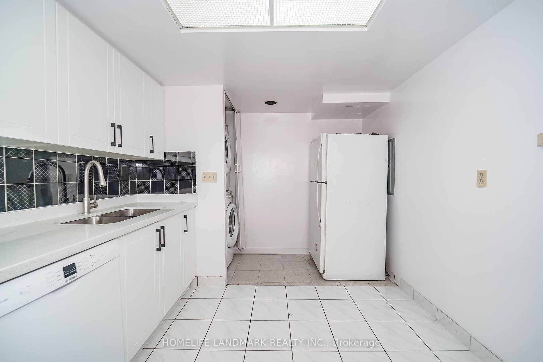 2466 Eglinton Avenue E, #718