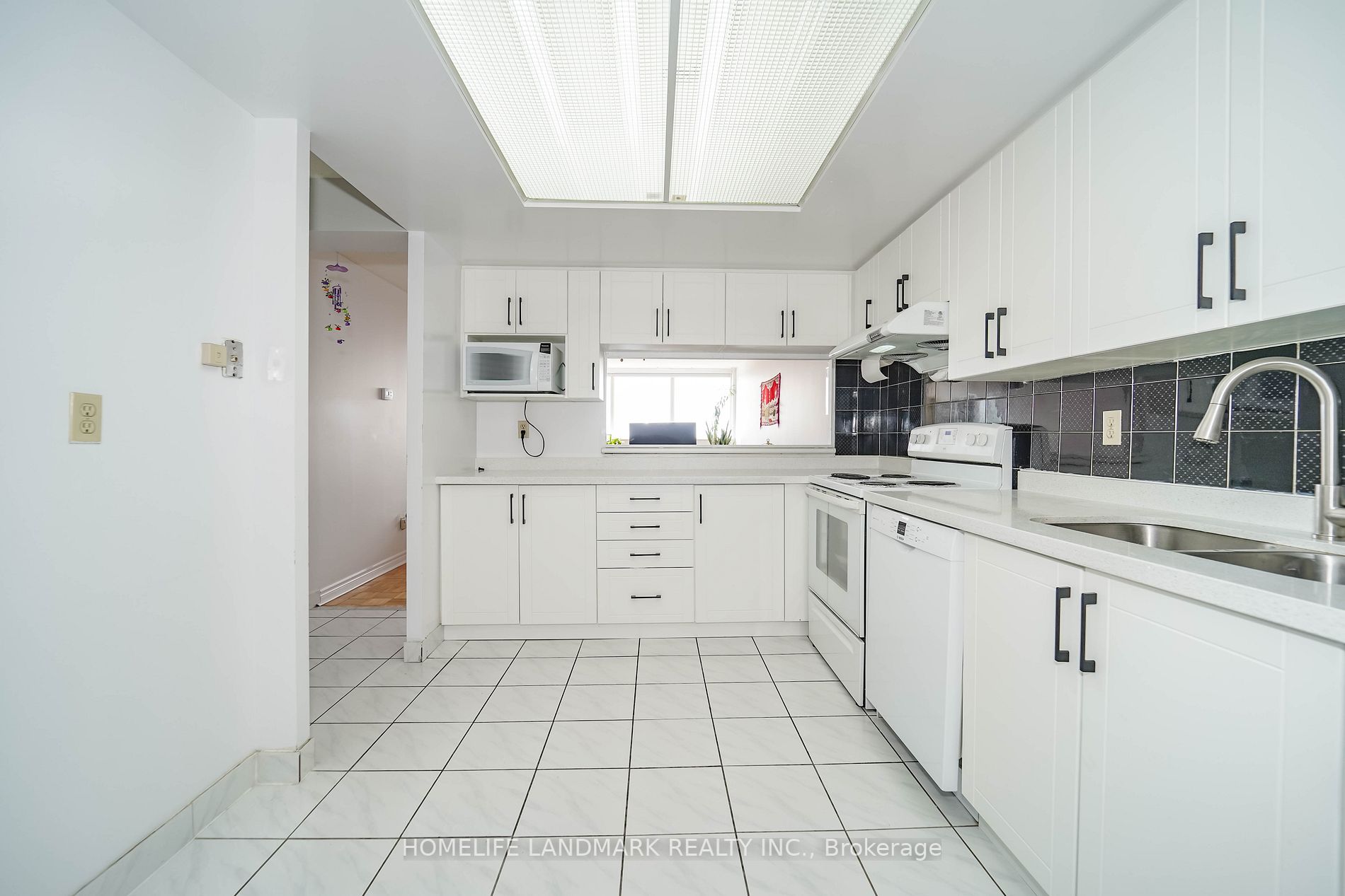 2466 Eglinton Avenue E, #718