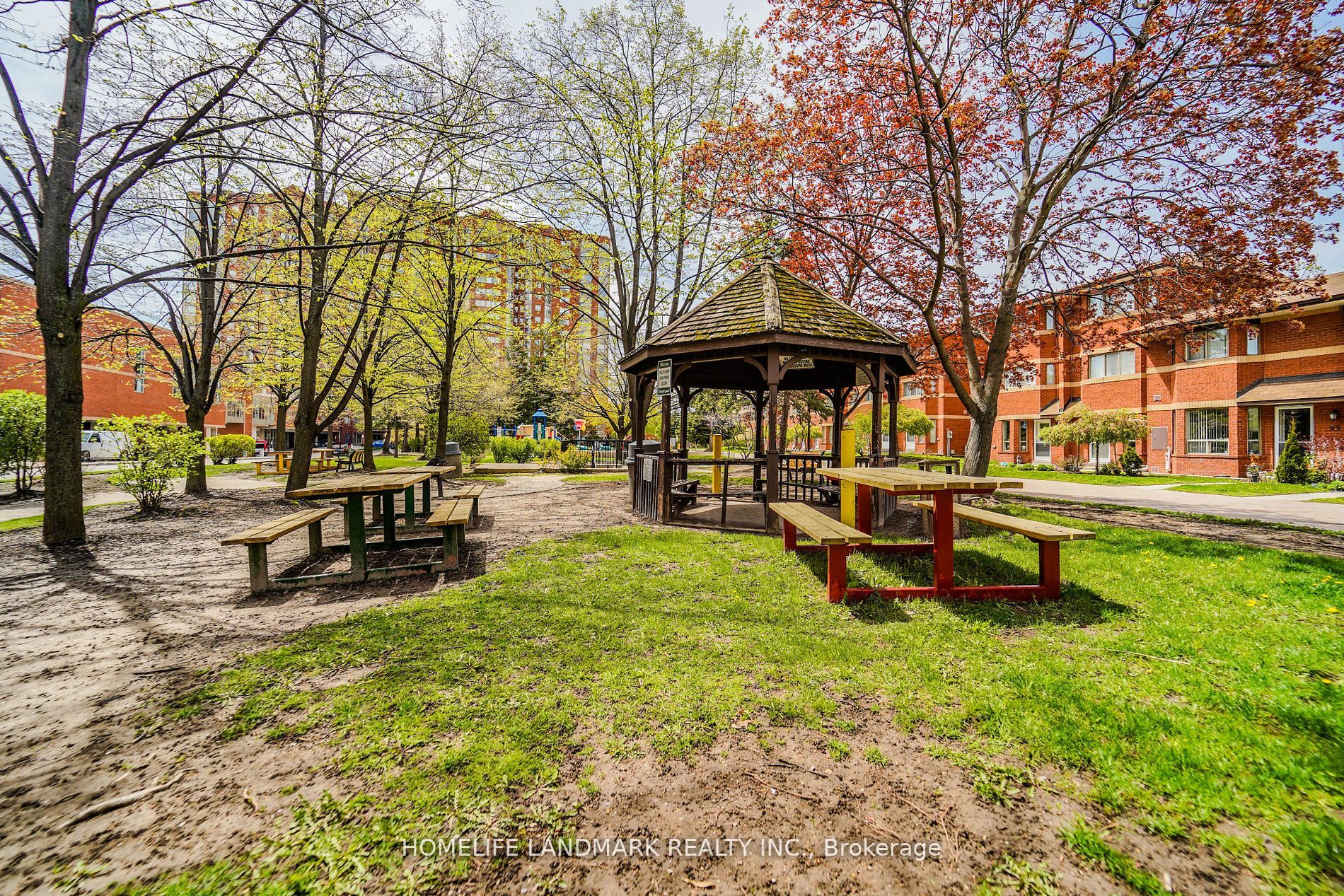 2466 Eglinton Avenue E, #718