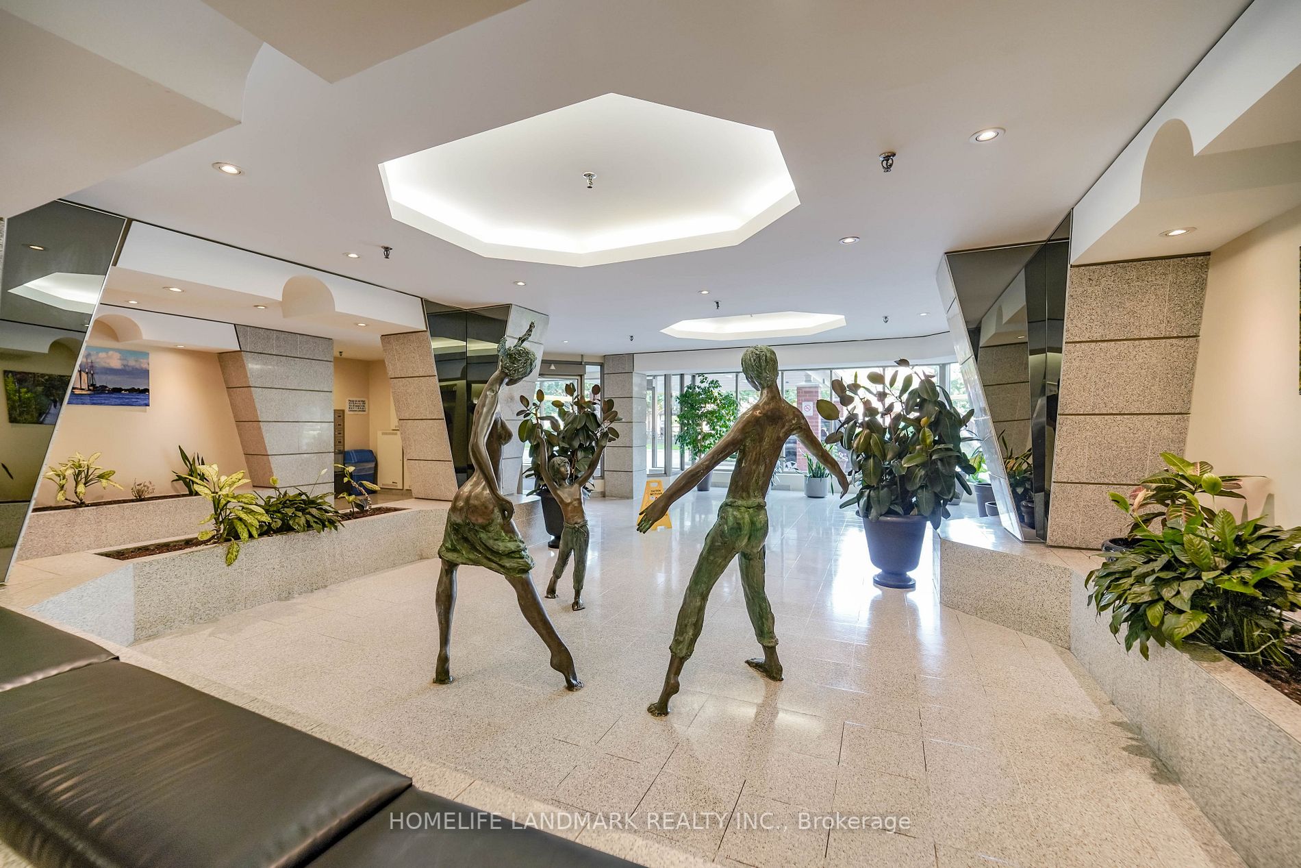 2466 Eglinton Avenue E, #718