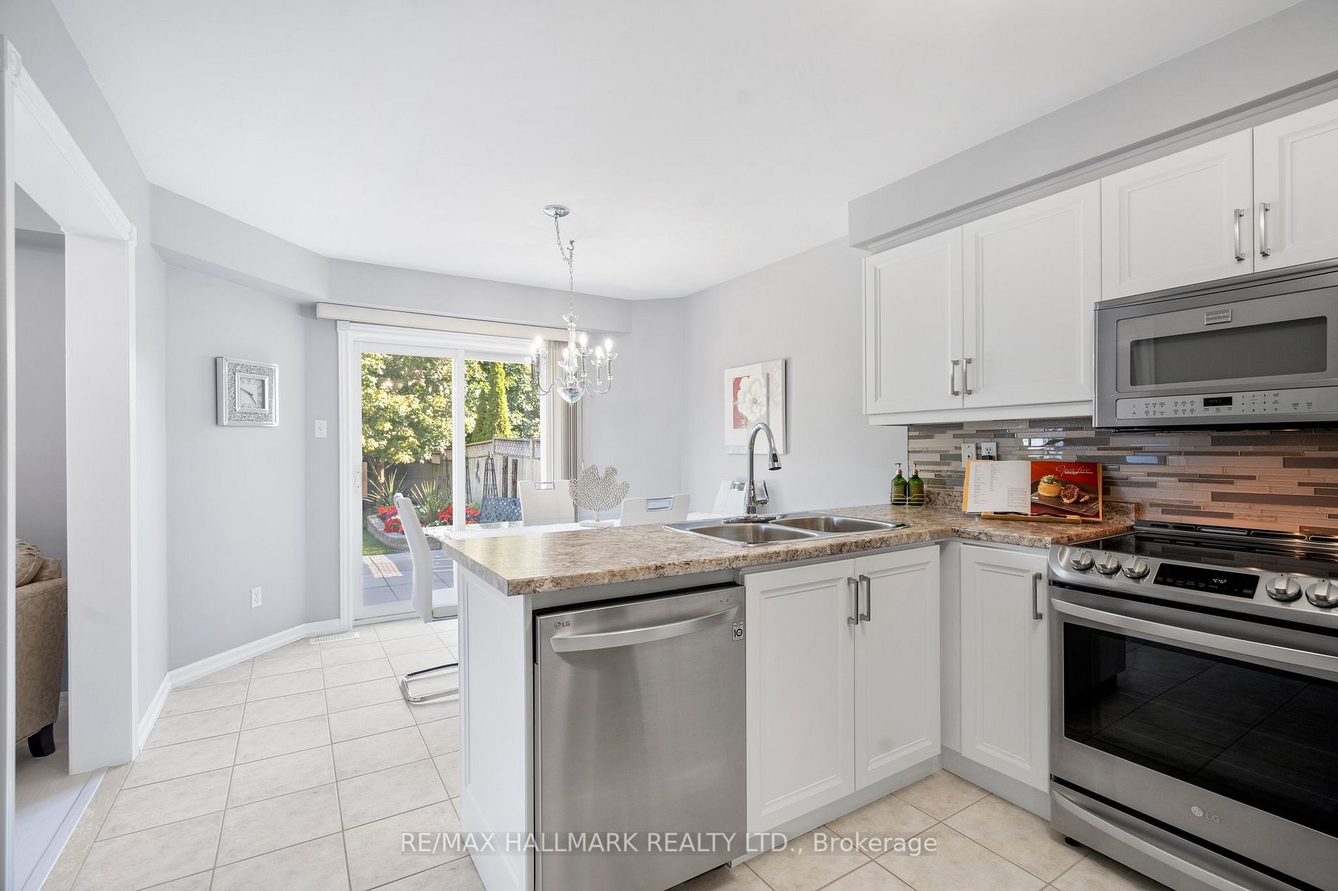 41 Guildwood Dr