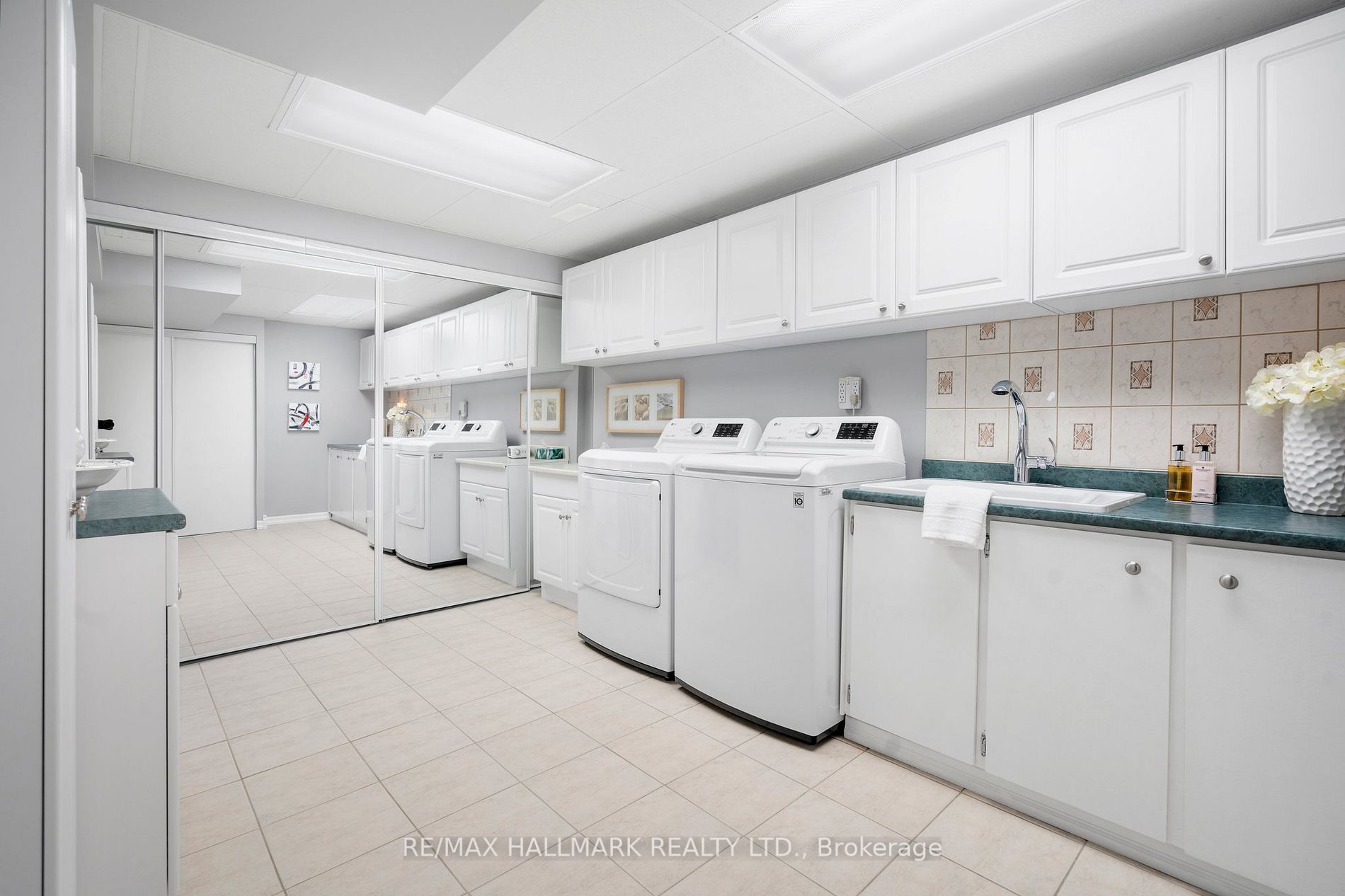 41 Guildwood Dr