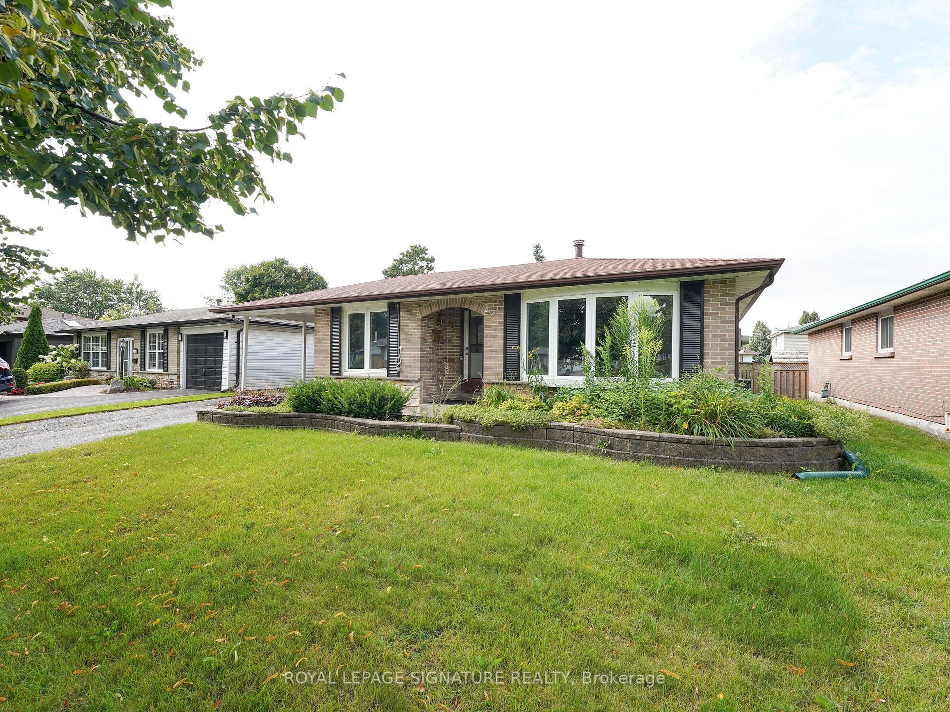 27 Lewin Cres