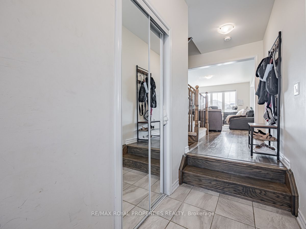 1103 Dragonfly Ave