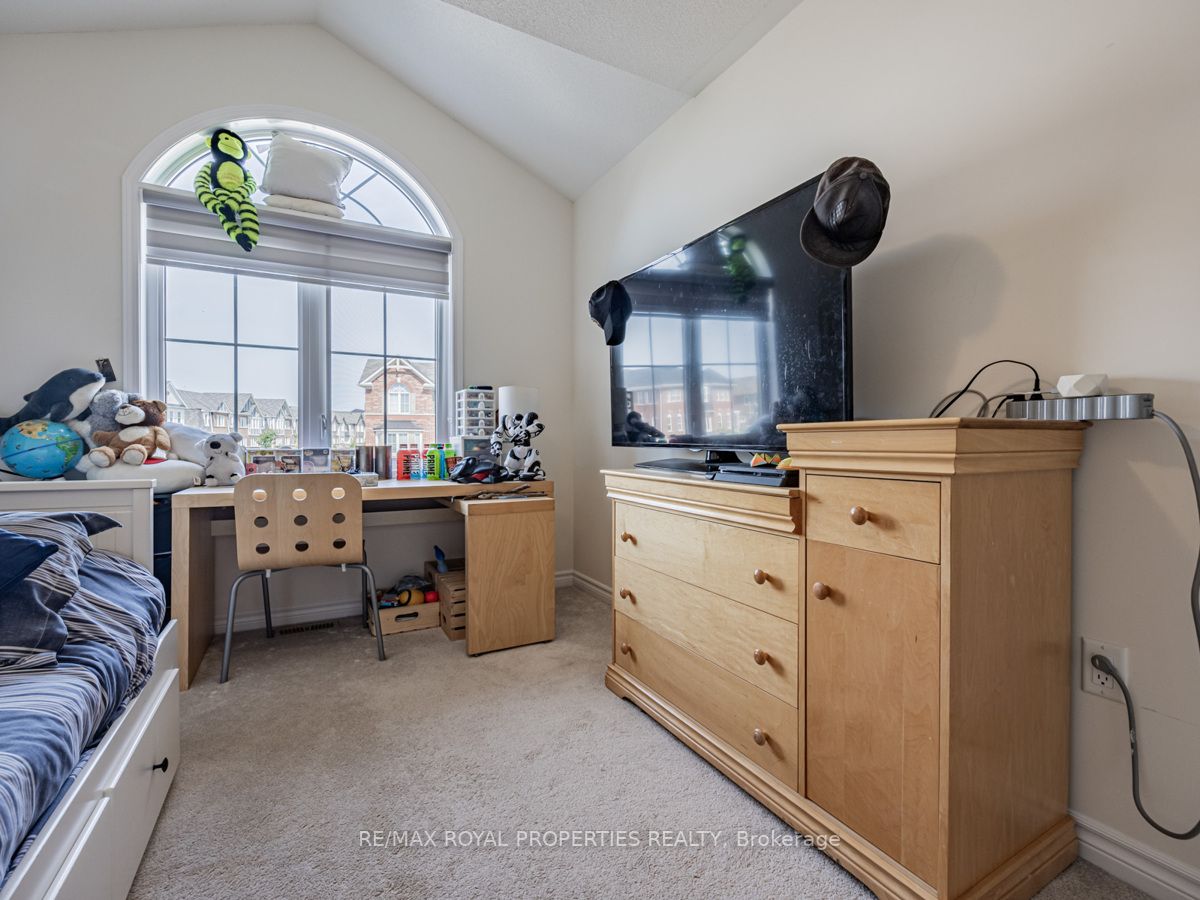 1103 Dragonfly Ave