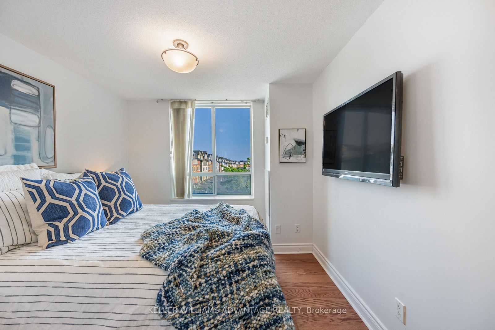 1863 Queen St E, #301