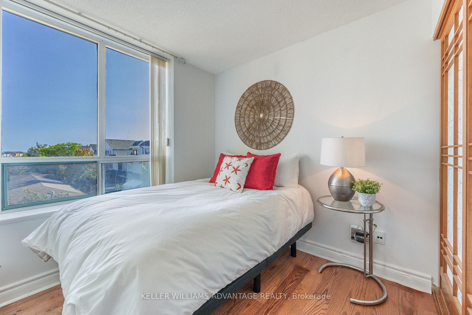 1863 Queen St E, #301