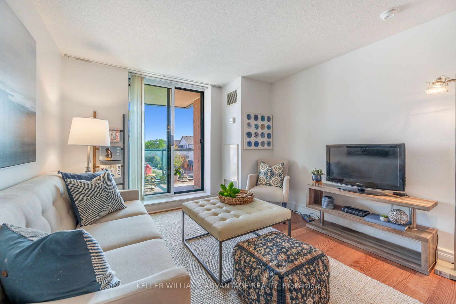 1863 Queen St E, #301