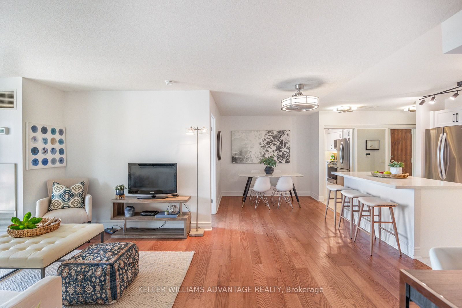 1863 Queen St E, #301