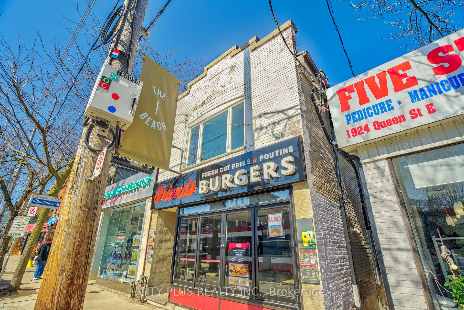 1922 Queen St E