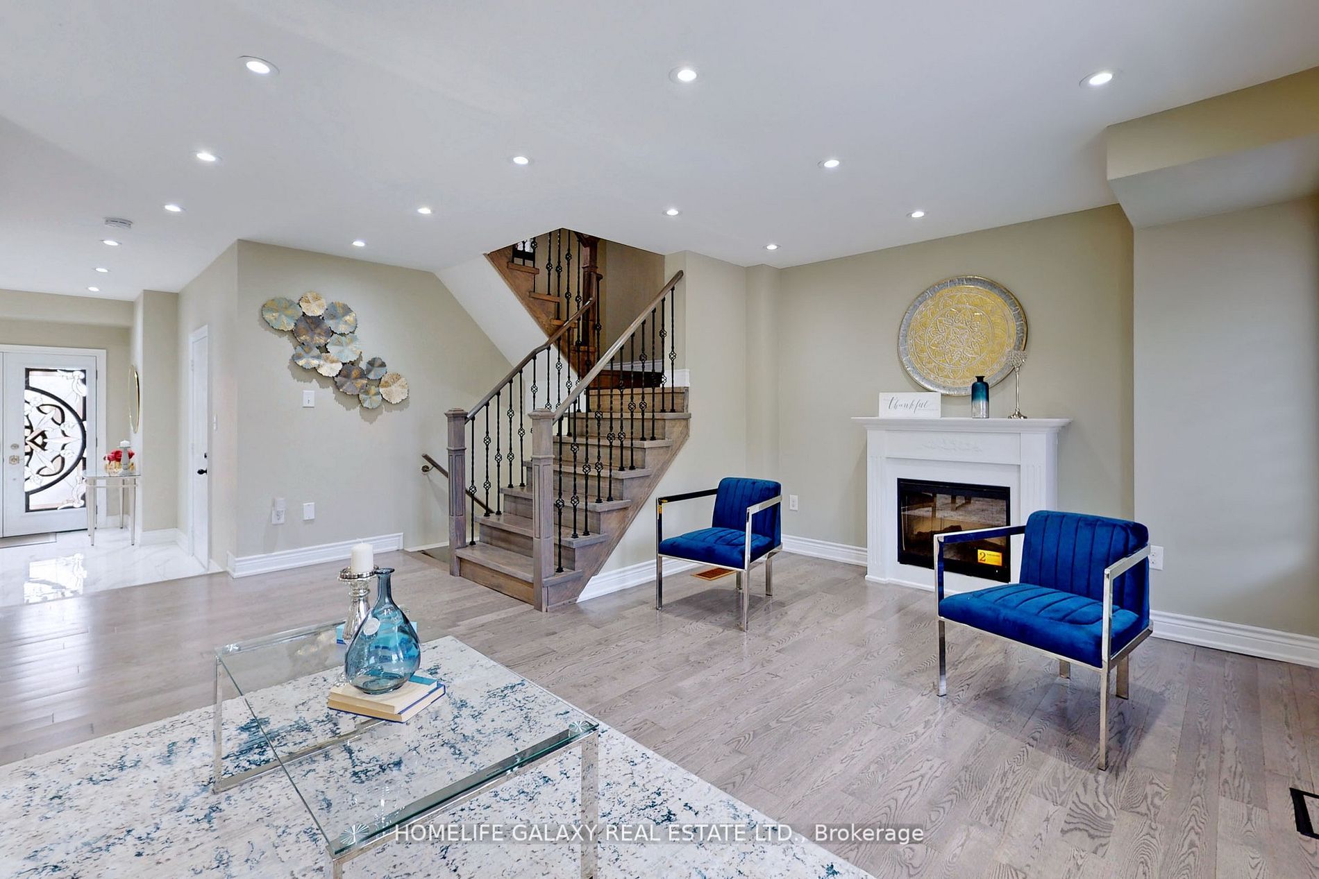 856 Audley Road N