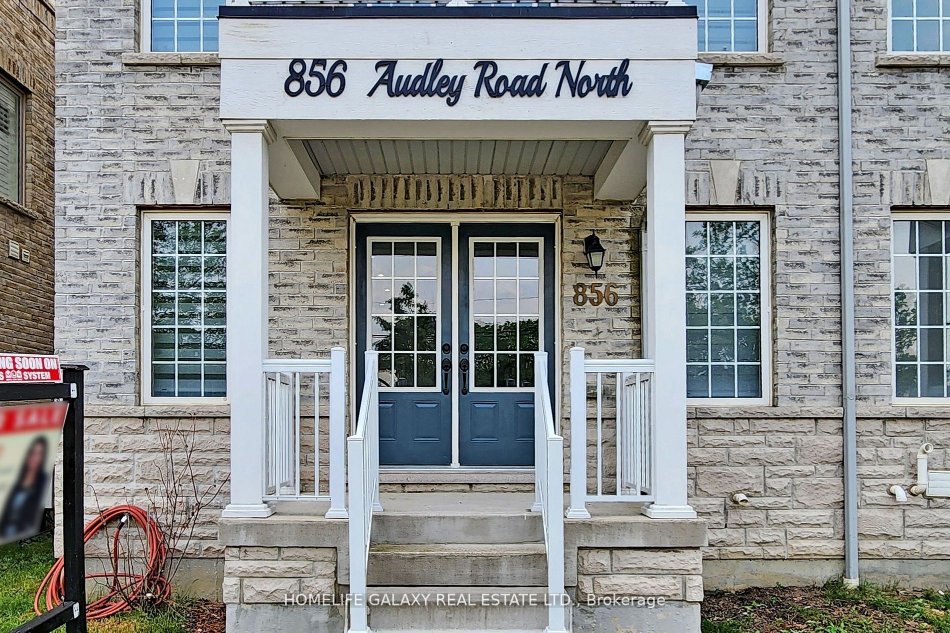 856 Audley Rd N